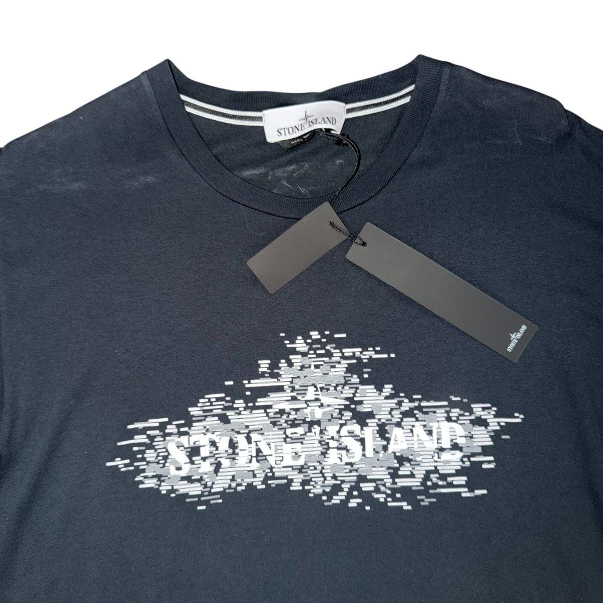 STONE ISLAND INSTITUTIONAL TWO GRAPHIC TEE NAVY
