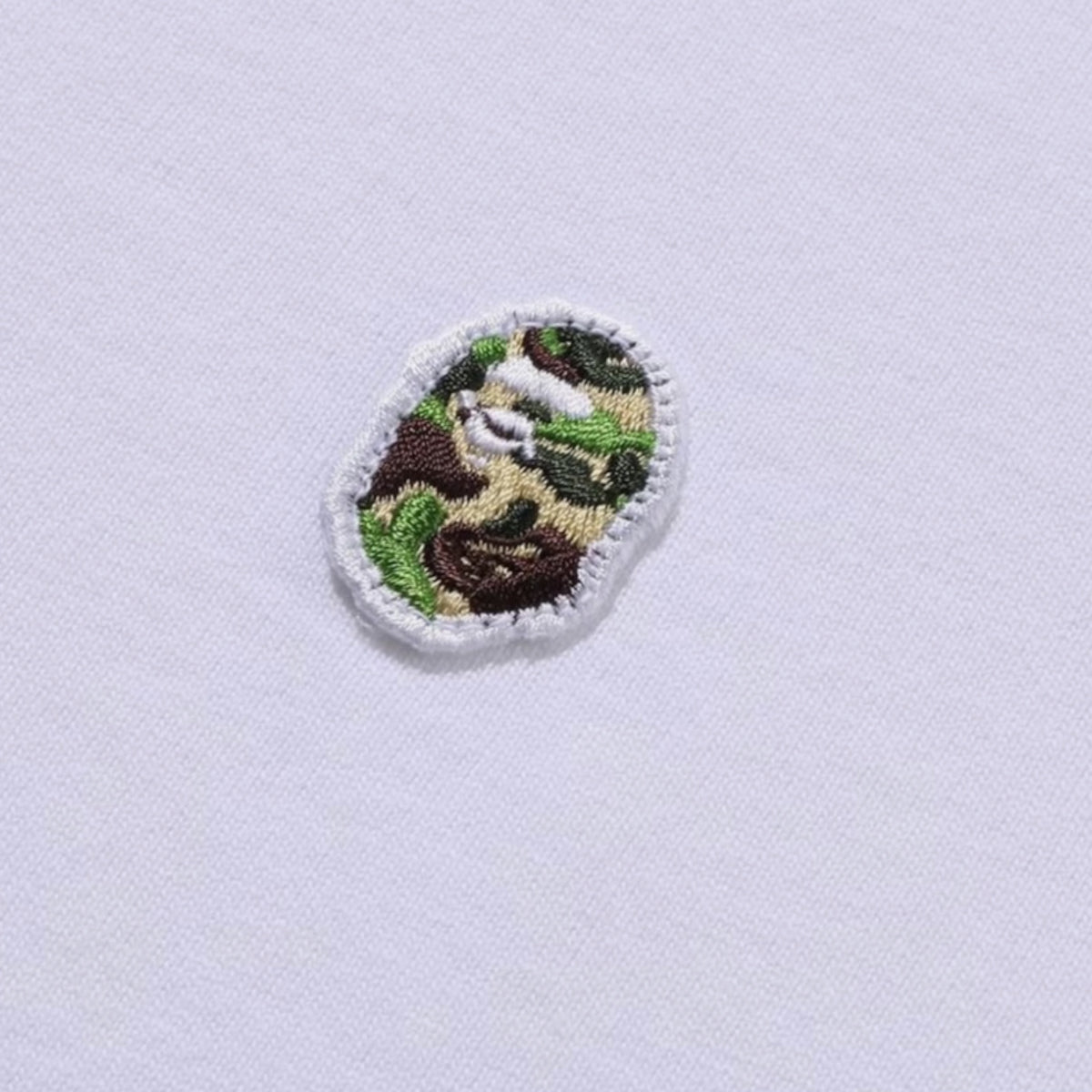 A BATHING APE EMBROIDERED LOGO T-SHIRT WHITE / GREEN